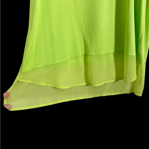 Vince Camuto Green Sleeveless Tank Top with Relaxed Fit - Picture 3 of 12